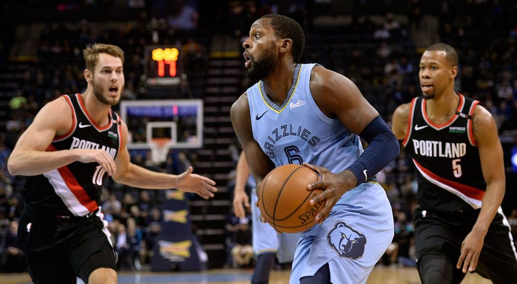 Wizards trade Dwight Howard to Grizzlies for C.J. Miles