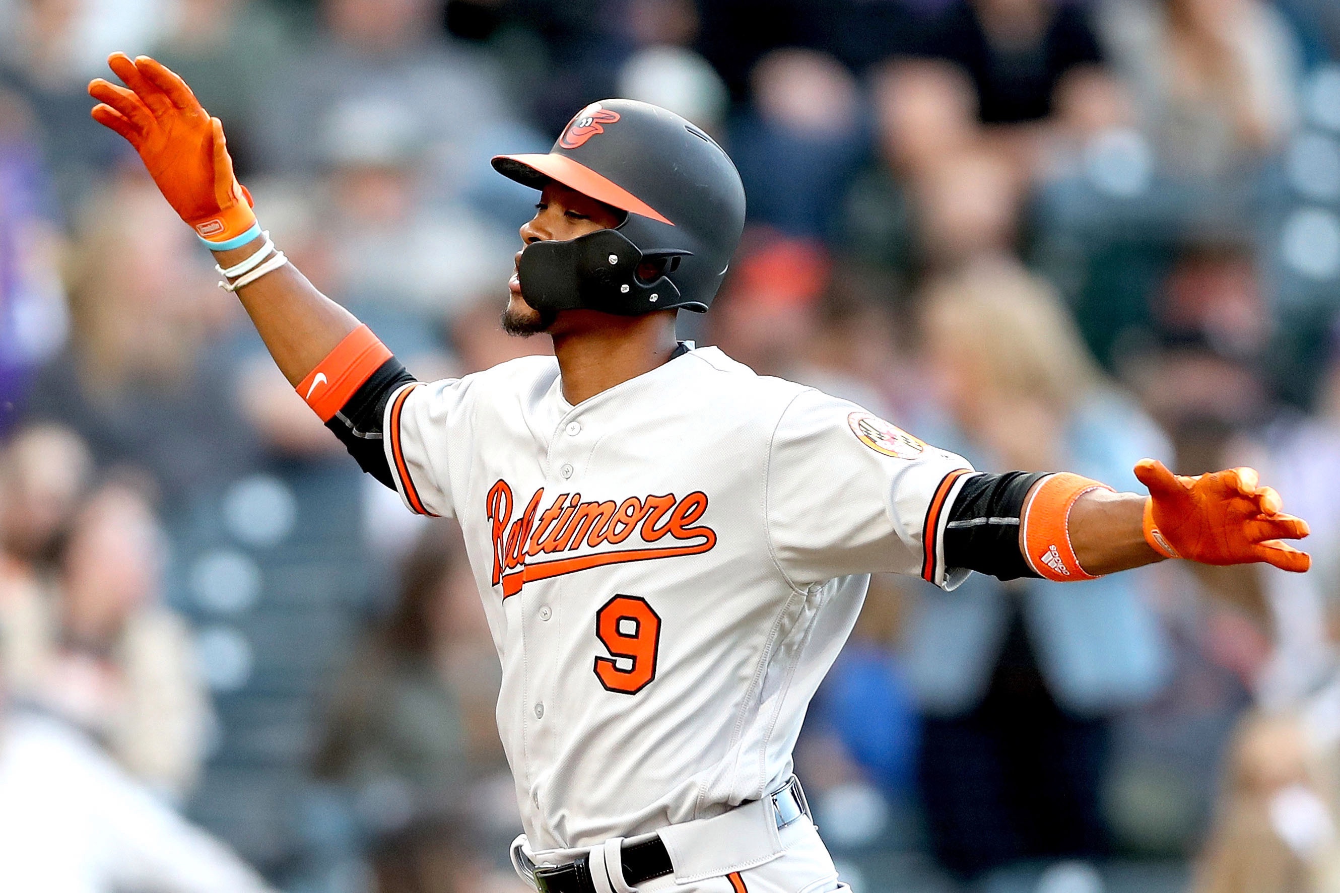Orioles designate Broxton, recall Kline
