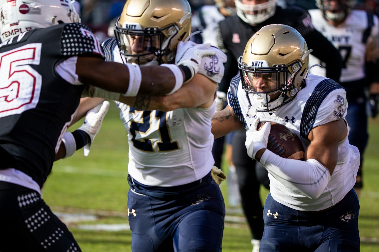 Navy gets much needed win at Temple 38-14