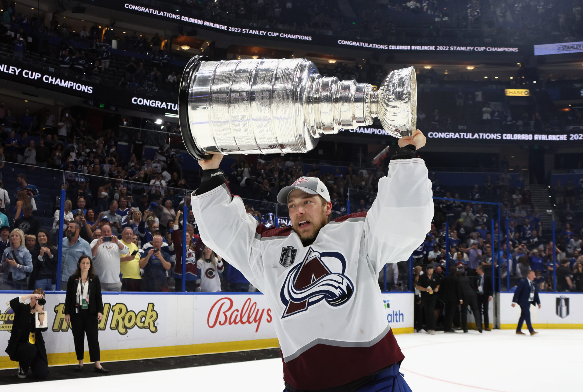 Darcy Kuemper signs a five year, 26.25-million-dollar contract.